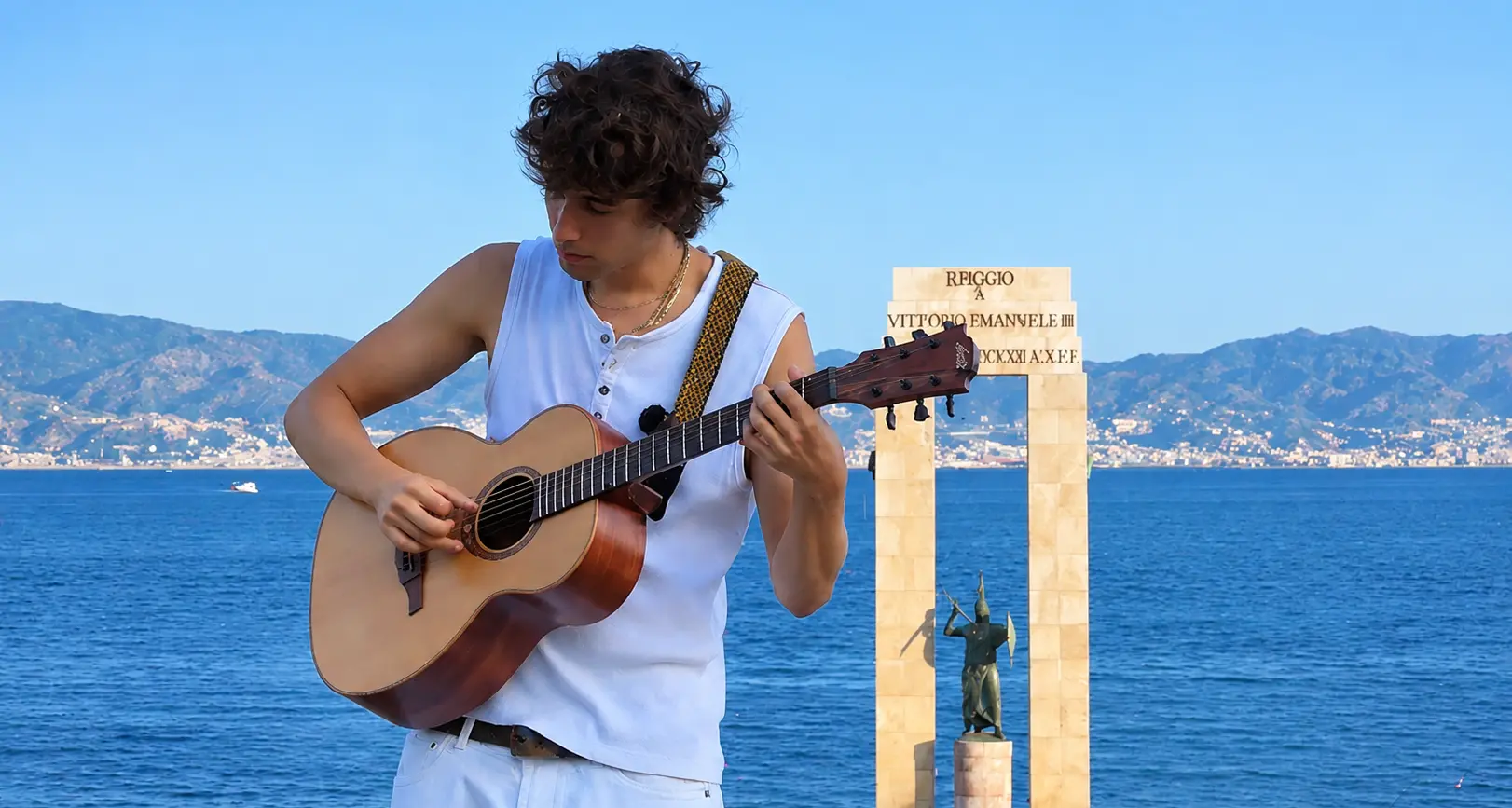 S.I.M.O. canta la Reggio di chi è dovuto partire: «Il mare, a chiddi comu a nui, non lo puoi cacciare»\n