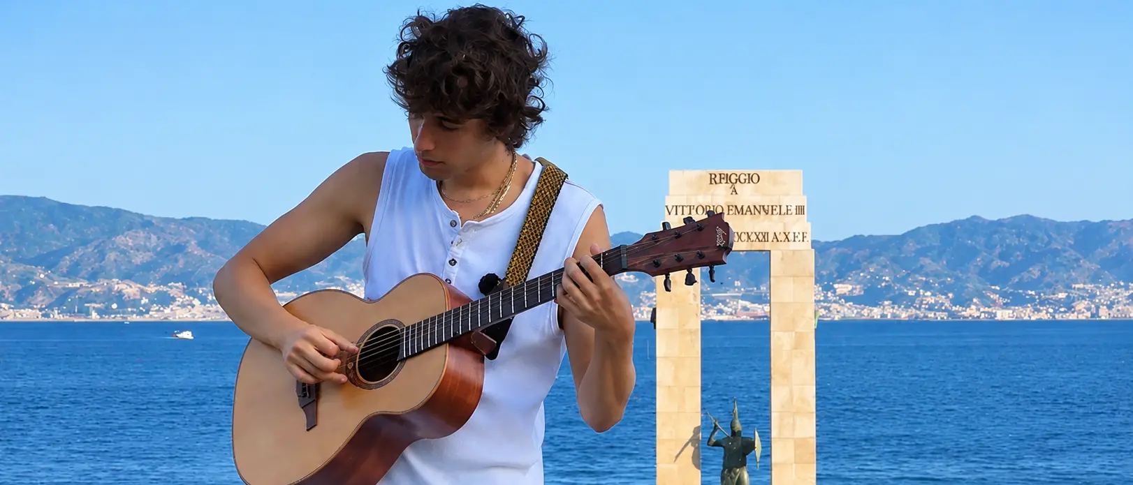 S.I.M.O. canta la Reggio di chi è dovuto partire: «Il mare, a chiddi comu a nui, non lo puoi cacciare»\n