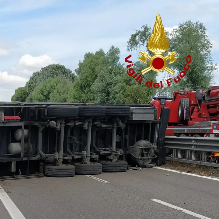 Muore camionista 31enne residente a Briatico: tragedia in Veneto, mistero sulla dinamica dell’incidente\n
