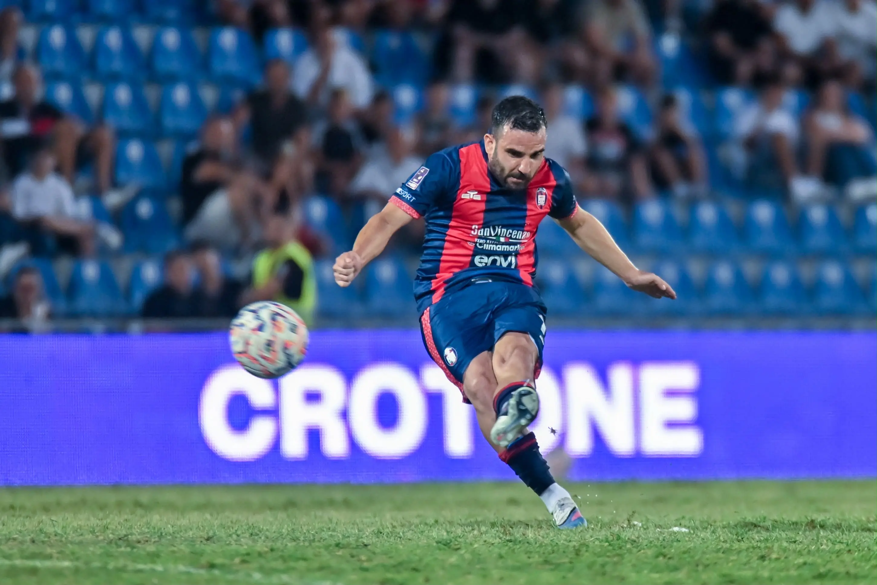 Fc\u00A0Crotone, cuore e rimonta: il Barletta scappa, Brignola firma il 2-2\n