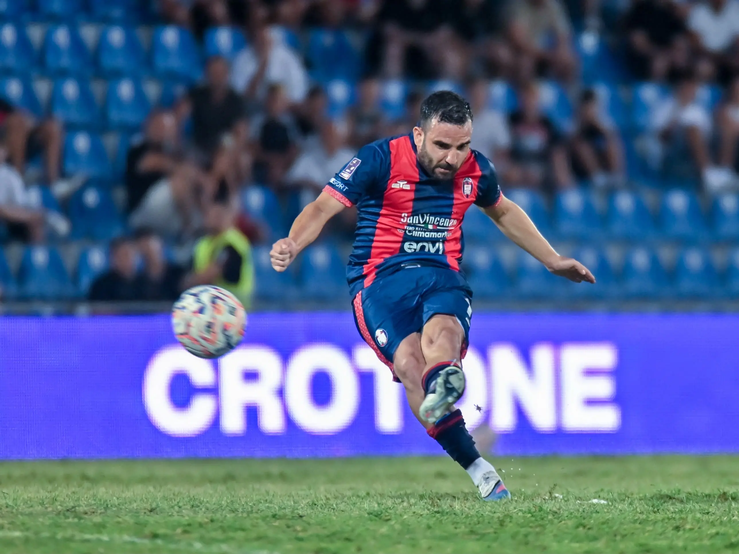 Fc Crotone, cuore e rimonta: il Barletta scappa, Brignola firma il 2-2