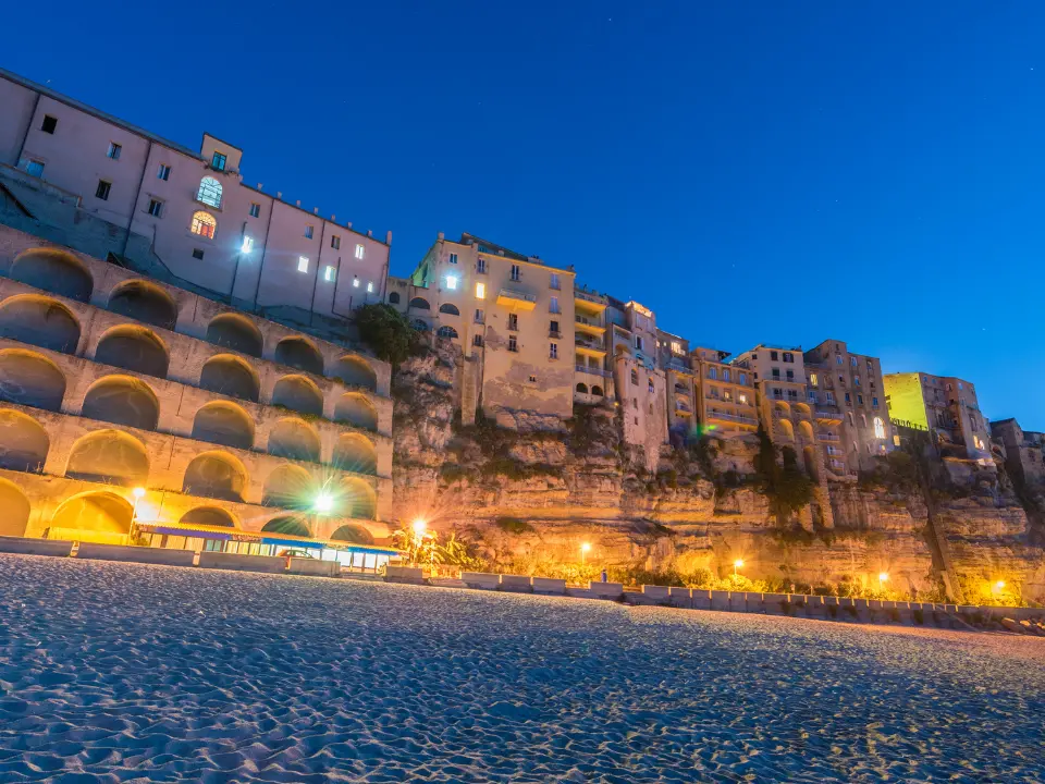 Tropea, il food influencer calabrese Wlady Nigro denuncia la “truffa all’italiana”: «Conti gonfiati al ristorante per i turisti stranieri»