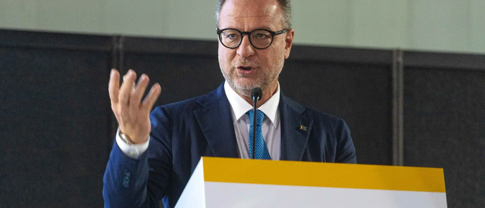 Vannacci supera la Forza Italia di Tajani, Mulè scuote gli azzurri: «Serve una svolta». E richiama i Berlusconi\n