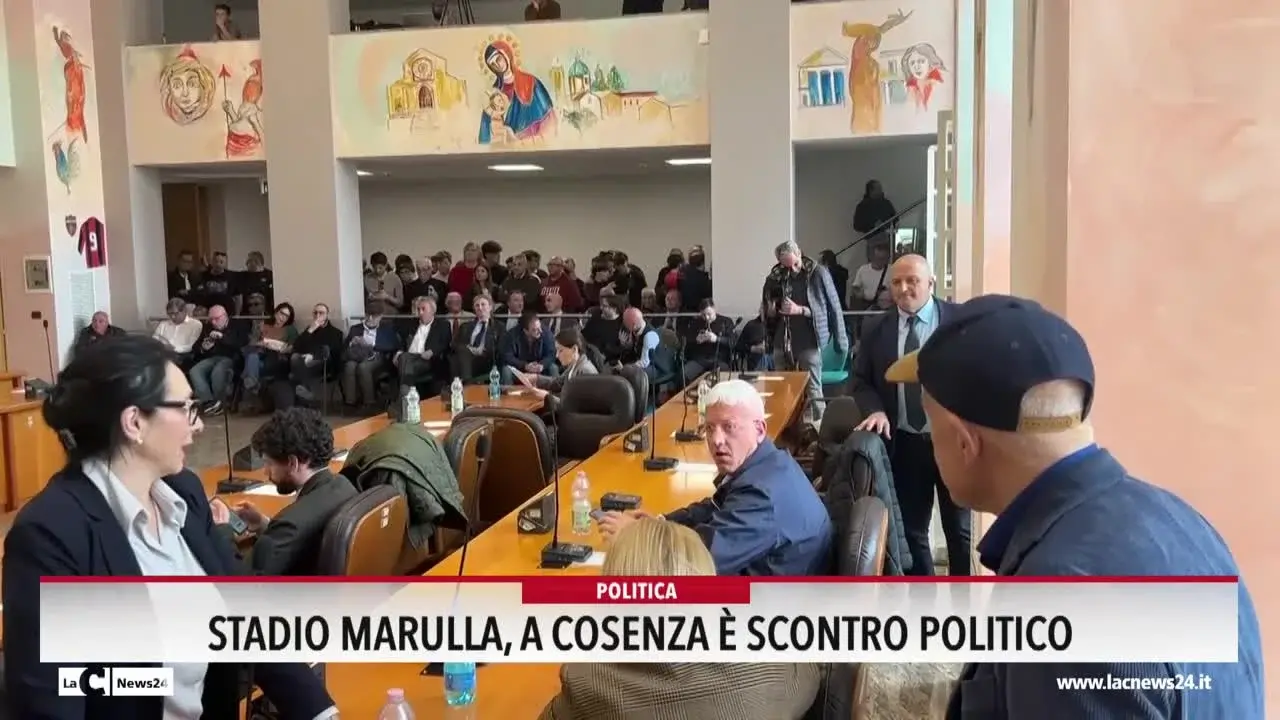 Stadio Marulla, a Cosenza è scontro politico