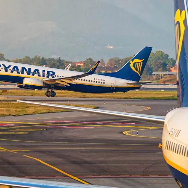 Caro carburante, Ryanair taglia i voli (anche) in Calabria per l’inverno 2026: ecco quanti ne saltano\n