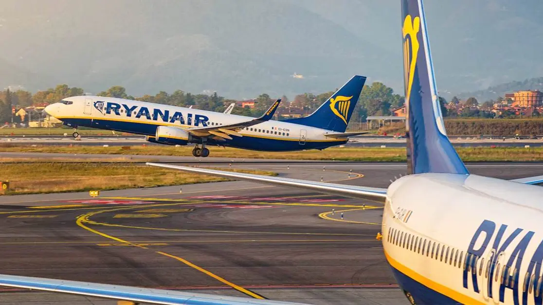 <p>Caro carburante, <span style=\"color:hsl(0, 75%, 60%);\">Ryanair taglia i voli </span>(anche) in Calabria per l’inverno 2026: ecco quanti ne saltano</p>
