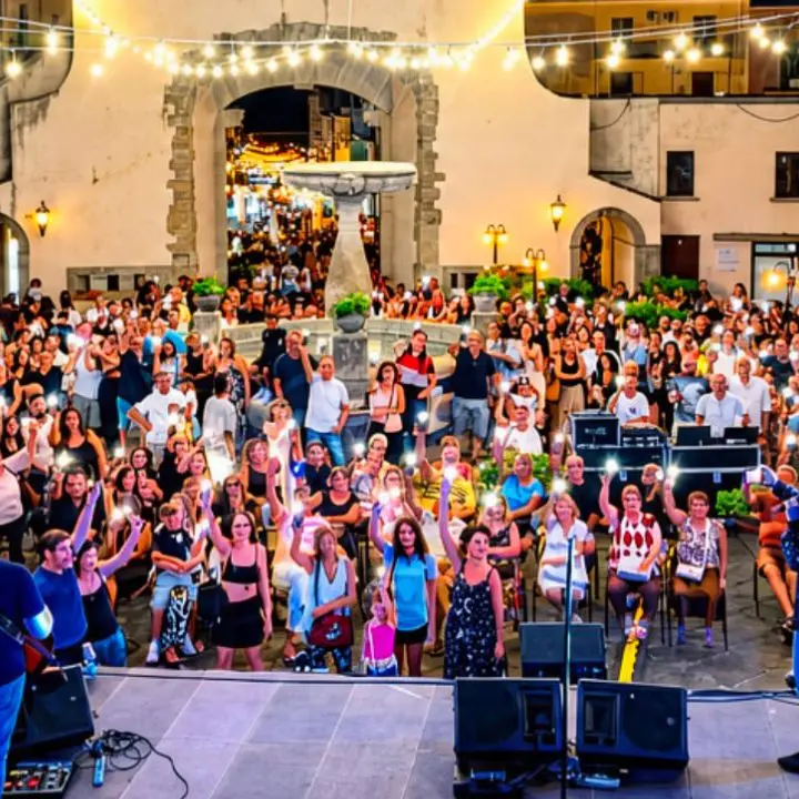 Festa Democratica a Paola, piazza gremita. Il Pd: «Da qui si ricomincia»\n