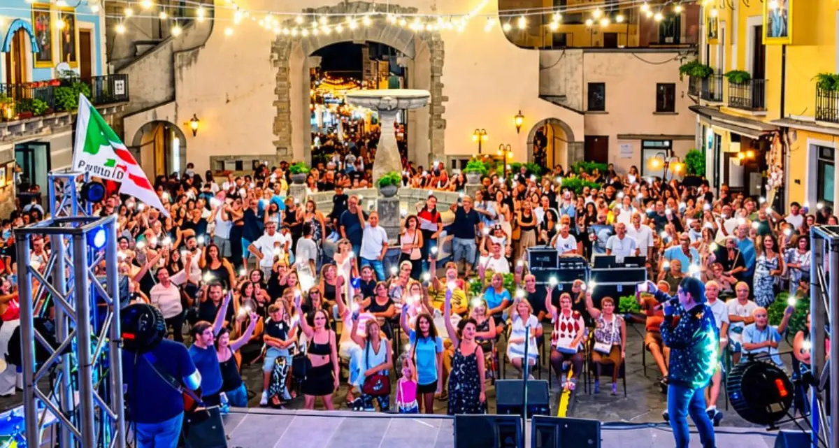 Festa Democratica a Paola, piazza gremita. Il Pd: «Da qui si ricomincia»\n