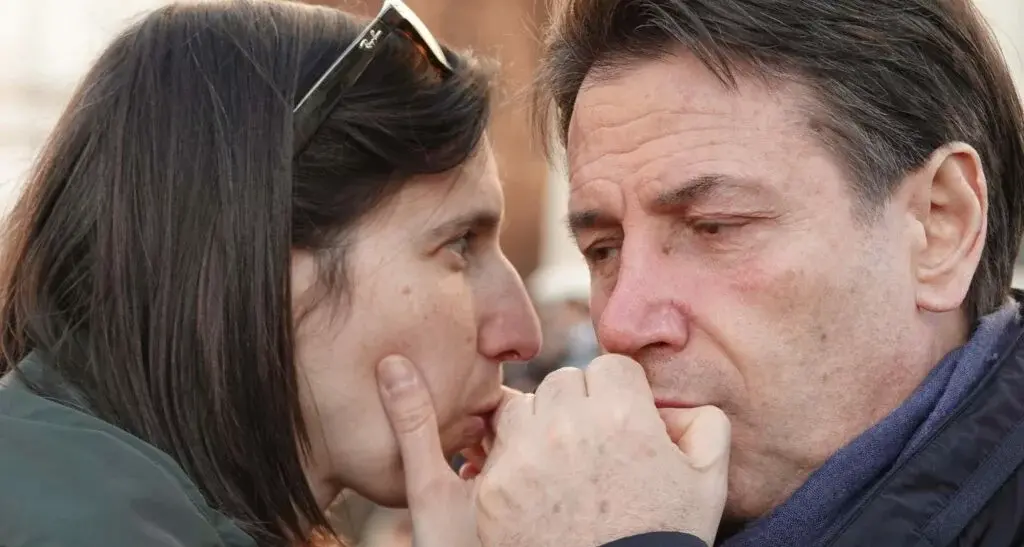 Campo largo, Schlein tira dritto sulle primarie.\u00A0Conte la avverte: «Il partito più forte non può prendersi tutto»\n