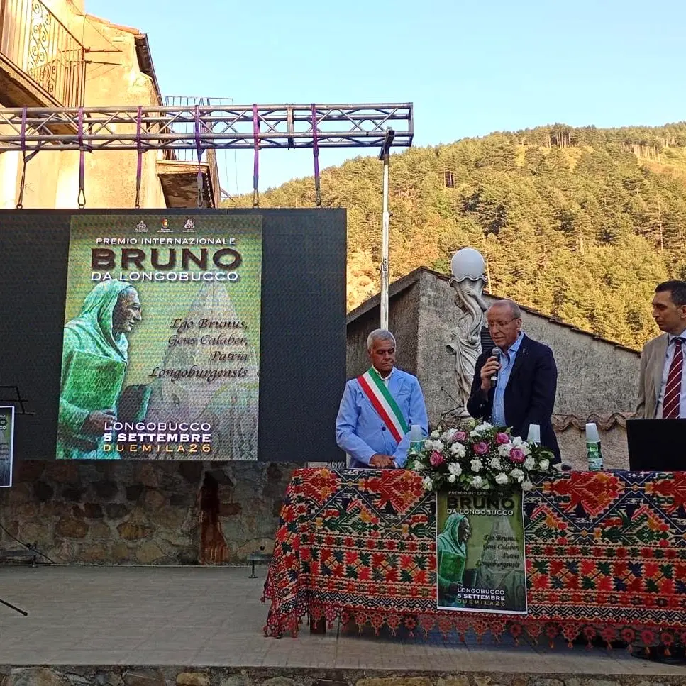 <p>«Bruno da Longobucco, un gigante dimenticato della medicina»: Pata racconta il chirurgo che anticipò la modernità</p>