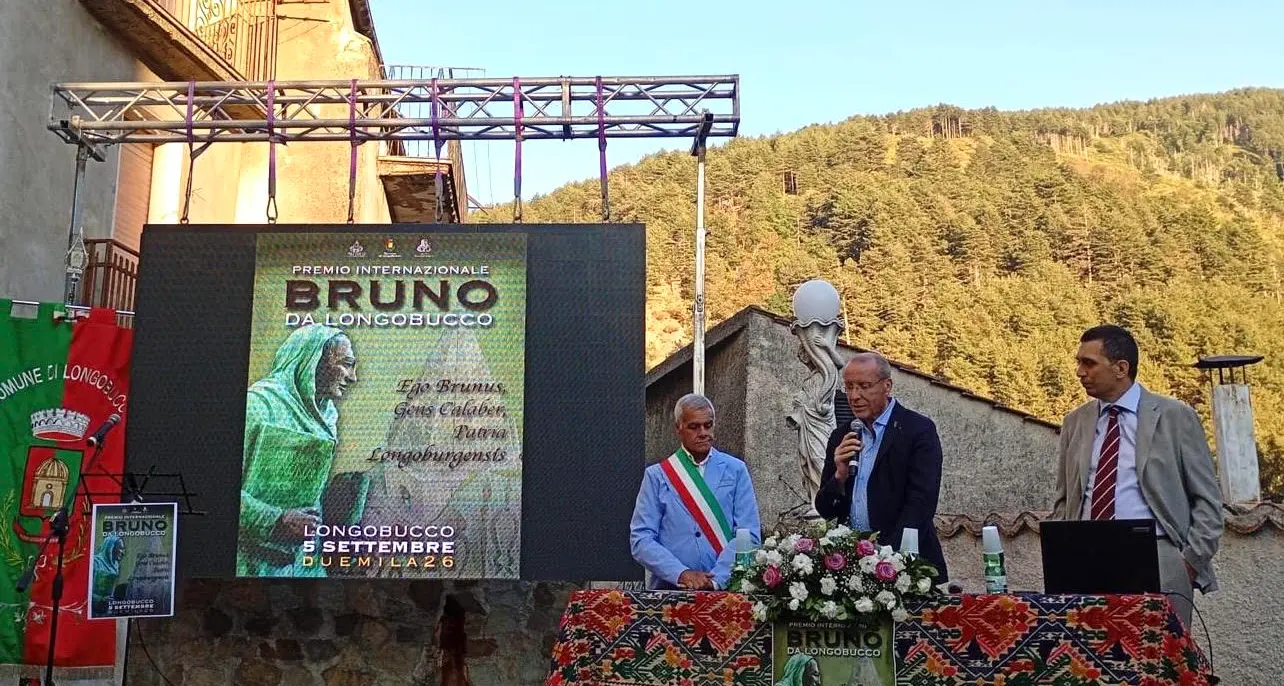 <p>«Bruno da Longobucco,<span style=\"color:hsl(0, 75%, 60%);\"> un gigante dimenticato della medicina</span>»: Pata racconta il chirurgo che anticipò la modernità</p>