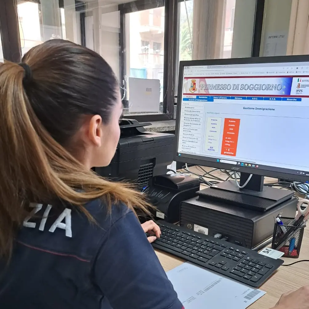 Reggio, la polizia esegue\u00A014 rimpatri con accompagnamento alla frontiera effettuati negli ultimi mesi\n