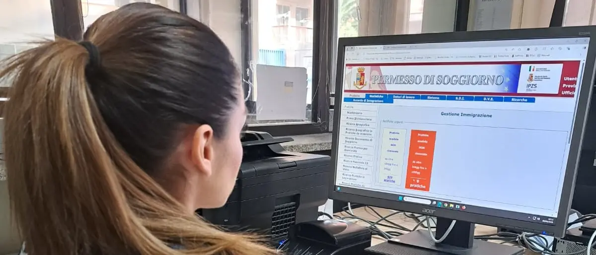 Reggio, la polizia esegue\u00A014 rimpatri con accompagnamento alla frontiera effettuati negli ultimi mesi\n