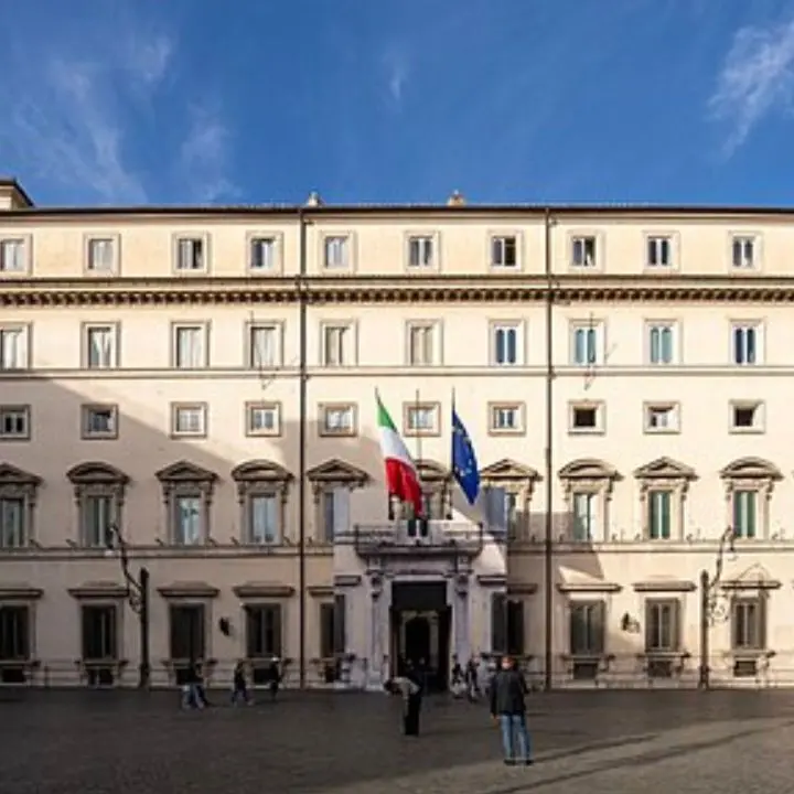 Manovra 2027, corsa al taglio delle tasse: Irpef al 33%, tredicesime e aiuti alle famiglie\n
