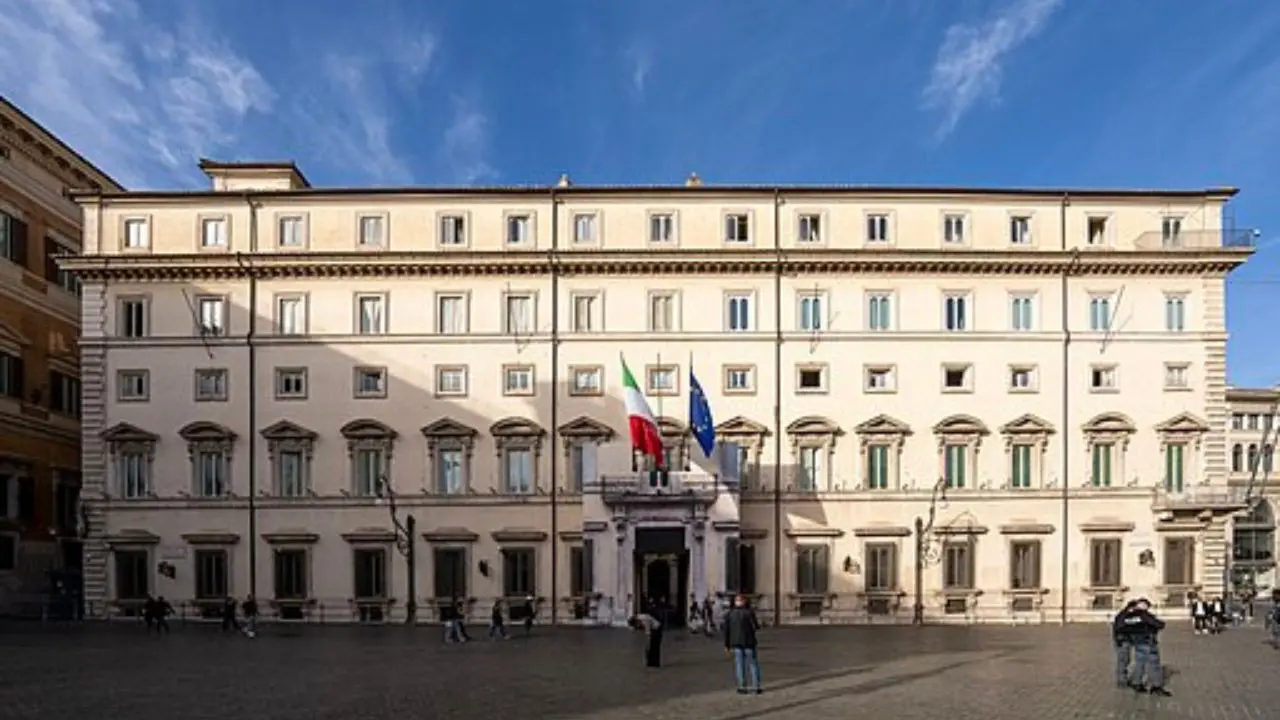 Manovra 2027, corsa al taglio delle tasse: Irpef al 33%, tredicesime e aiuti alle famiglie\n