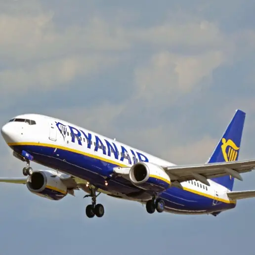 <p>Caro carburante, Ryanair taglia i voli per l’inverno 2026: ecco quanti ne saltano in Calabria</p>