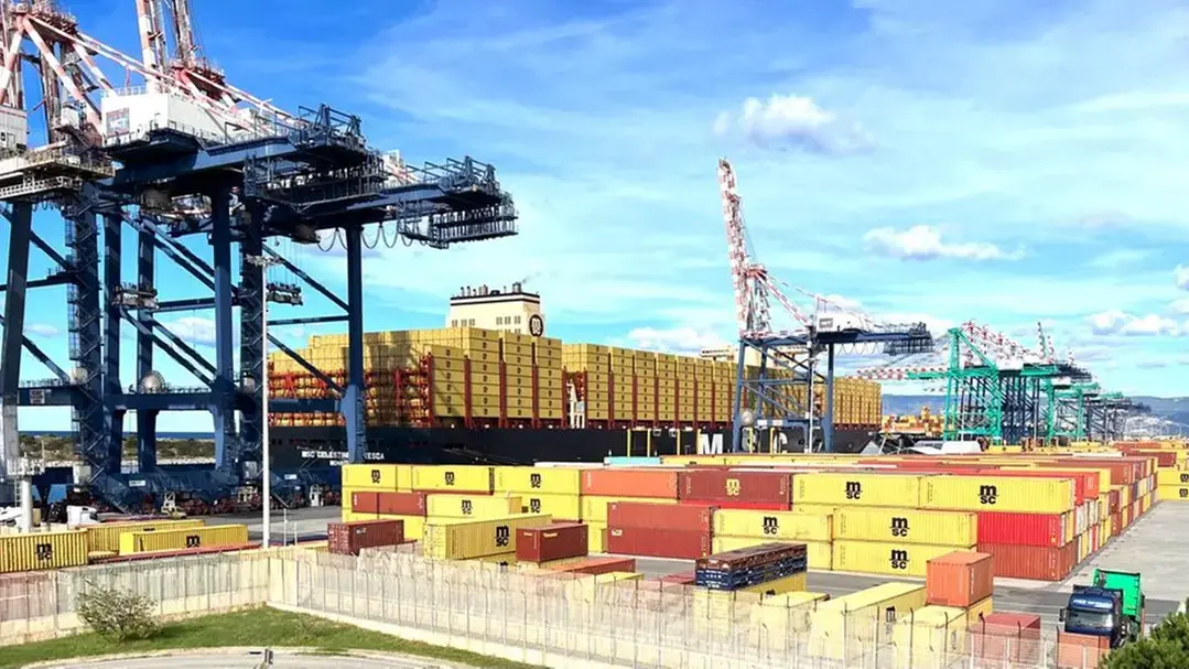 <p>Gioia Tauro, l’allarme di Ranuccio sui container diretti all’esercito israeliano: «<span style=\"color:hsl(0, 75%, 60%);\">Armi per il genocidio</span>, fermiamole»</p>