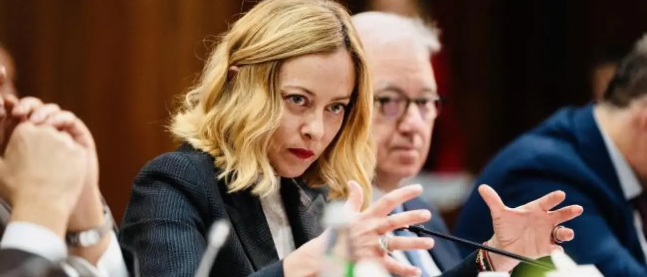Meloni entra in modalità “Cattivissima me”: tensioni nella coalizione e campagna elettorale già iniziata\n