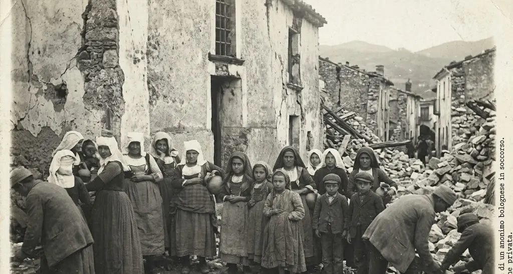L’eco delle pietre, la fermezza dei volti:\u00A0il terremoto dell'8 settembre 1905 in Calabria oltre la retorica del disastro\n