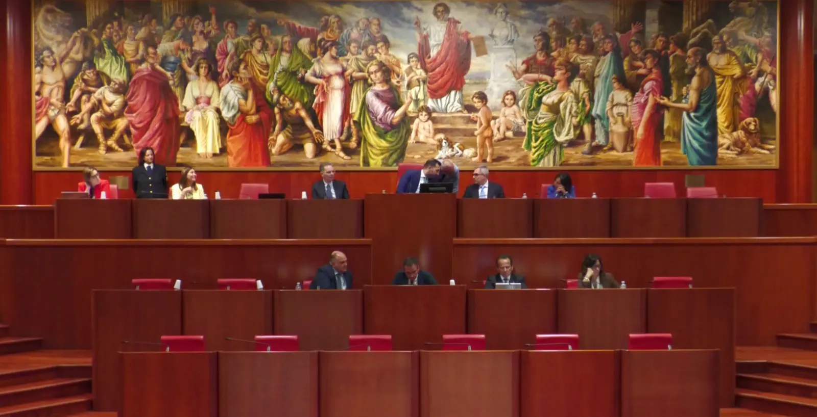 L’ombra di Vannacci sulle suppletive di Reggio allunga le vacanze del Consiglio regionale: si torna in Aula a fine settembre\n