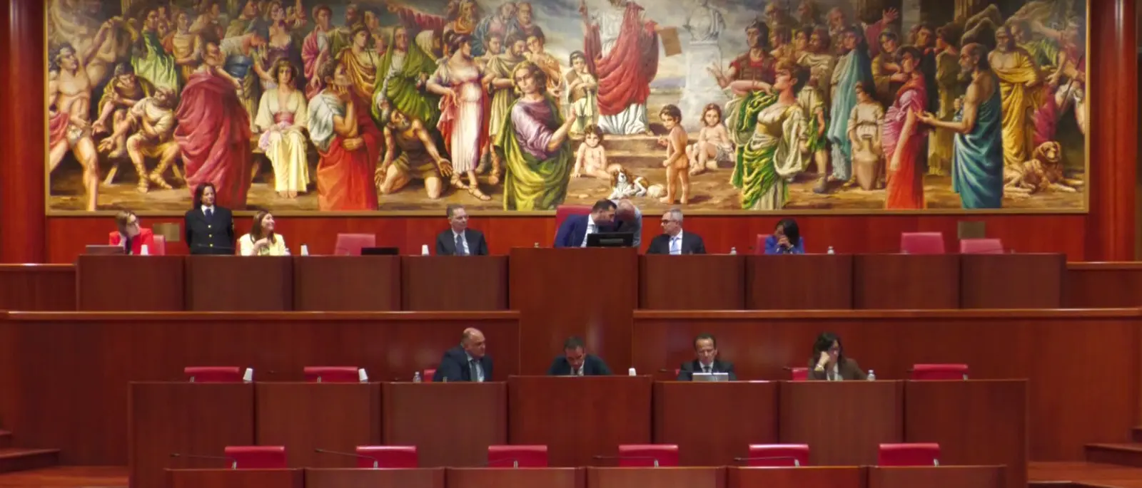 L’ombra di Vannacci sulle suppletive di Reggio allunga le vacanze del Consiglio regionale: si torna in Aula a fine settembre\n