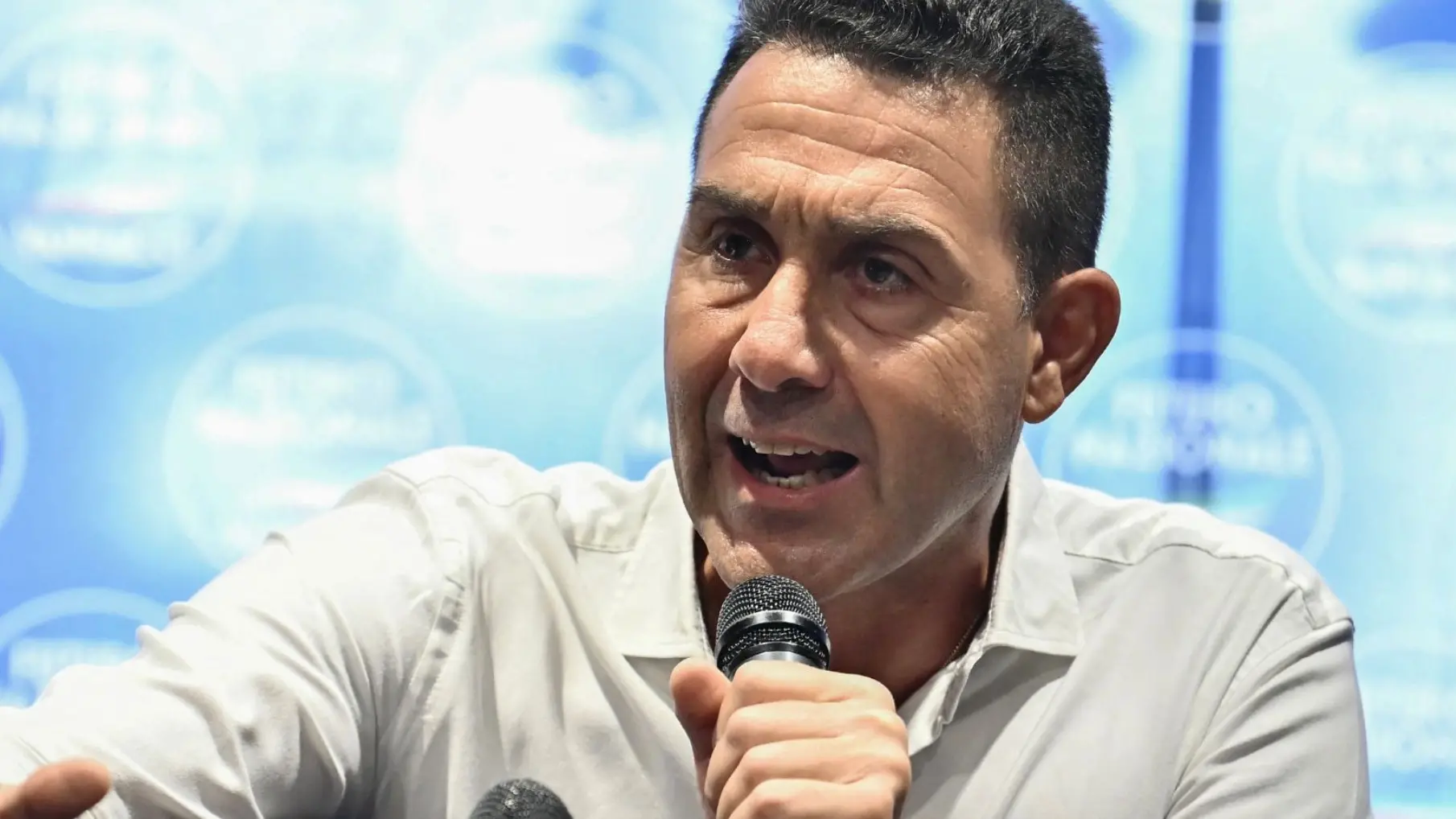 <p>Il rebus di Meloni <span style=\"color:hsl(0,75%,60%);\">si chiama Vannacci</span>: dal 42 al 41%, la maggioranza cerca la soglia per vincere</p>