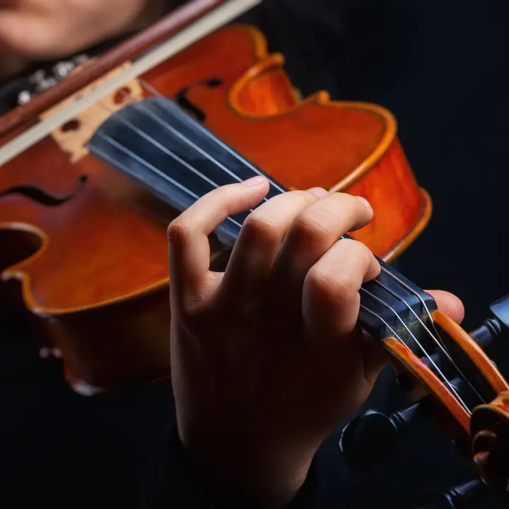 Il violino conquista Tropea: due serate a Santa Chiara tra Brahms, Franck, Chopin e il grande virtuosismo romantico\n