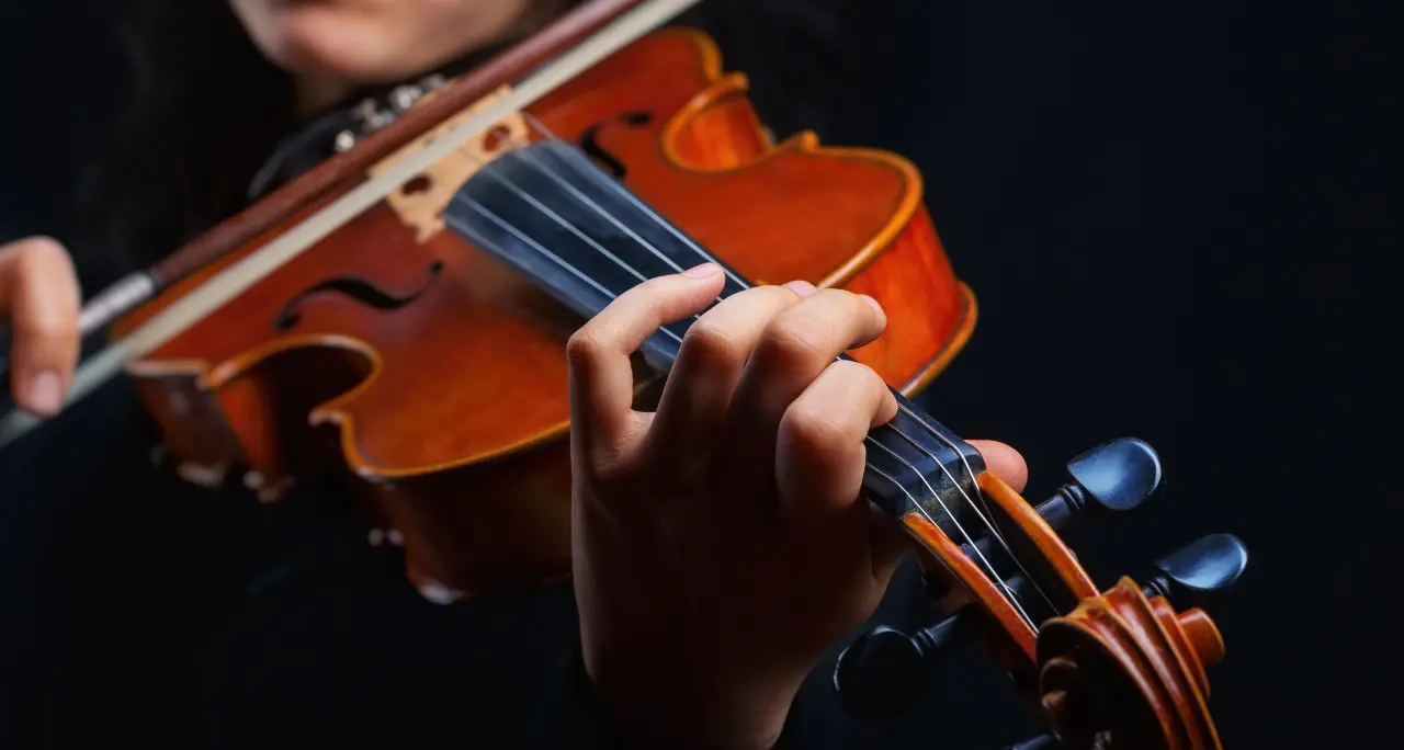 Il violino conquista Tropea: due serate a Santa Chiara tra Brahms, Franck, Chopin e il grande virtuosismo romantico\n