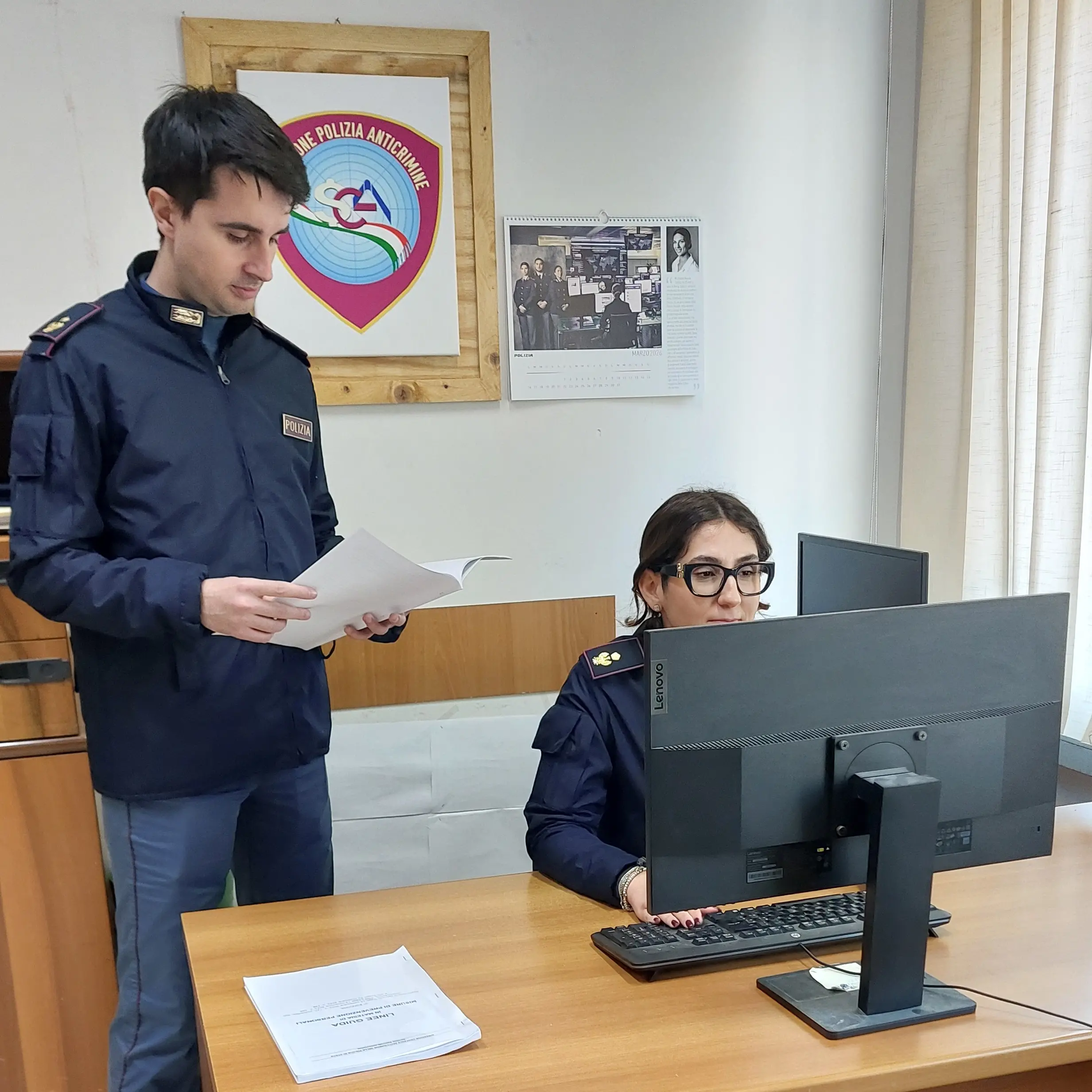 Stretta della Polizia di Stato sulla sicurezza durante l’estate: settanta misure di prevenzione tra Daspo, ammonimenti e sorveglianza speciale nel reggino\n
