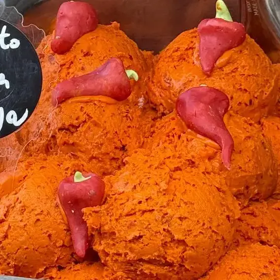 <p>A Spilinga ora fanno anche il gelato alla 'nduja, come nasce il gusto che attirato l'attenzione di Gambero Rosso</p>