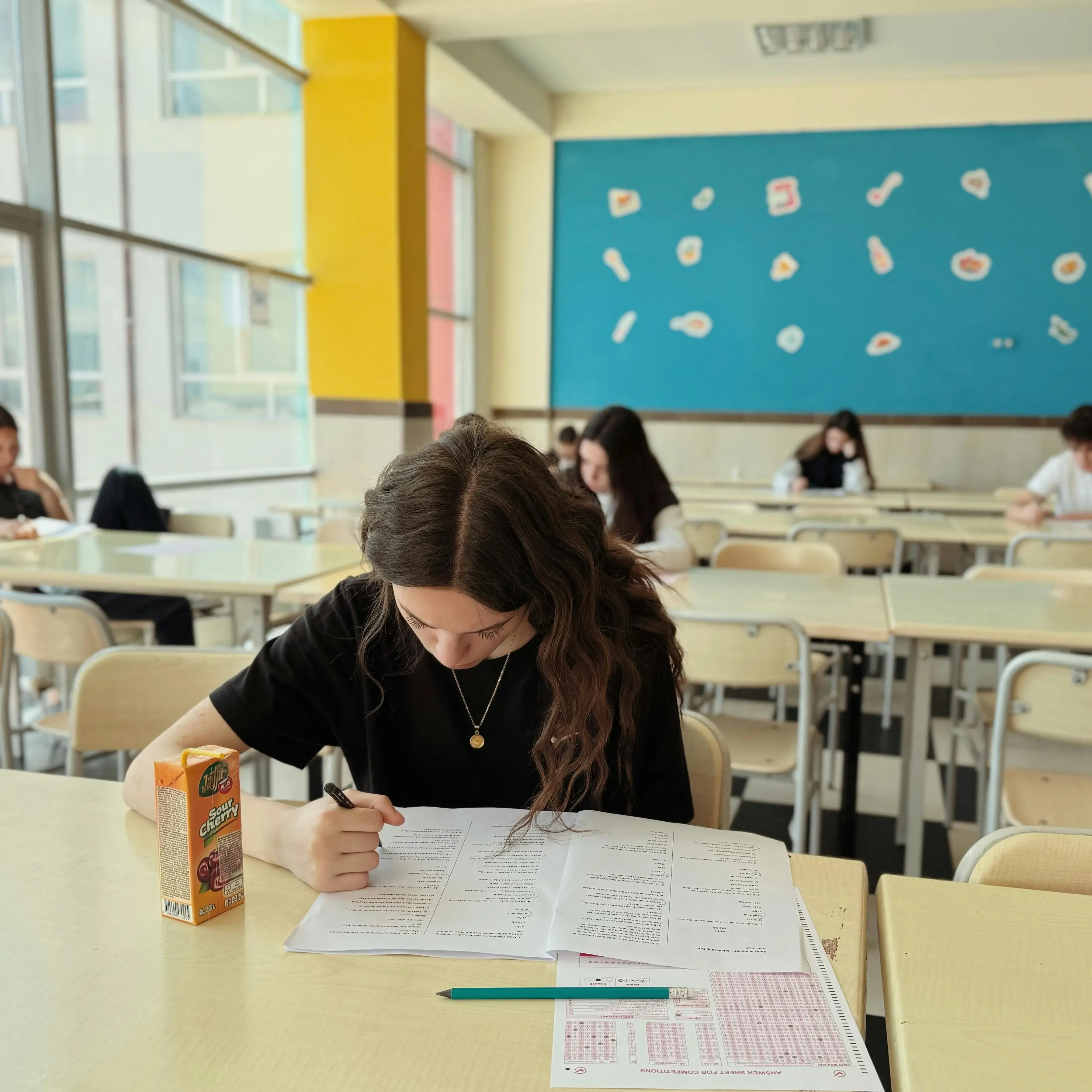 Studenti italiani sopra la media Ocse in lettura, matematica e scienze. Valditara: «Ridotto il divario Nord-Sud»\n