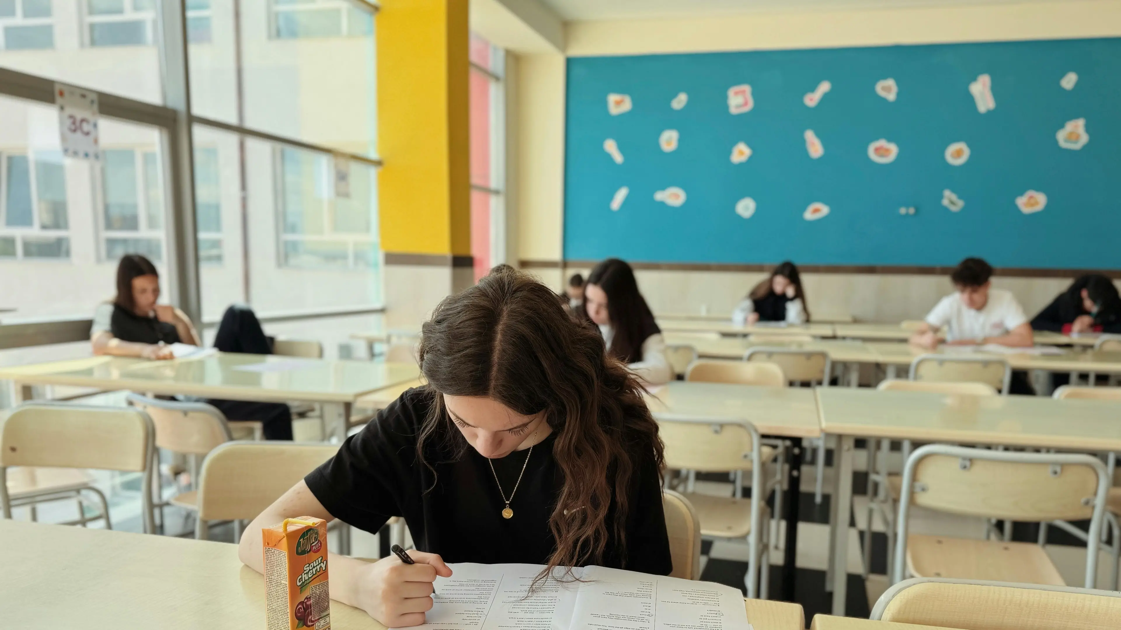 <p>Studenti italiani sopra la media Ocse in lettura, matematica e scienze. Valditara: «<span style=\"color:hsl(0, 75%, 60%);\">Ridotto il divario Nord-Sud</span>»</p>
