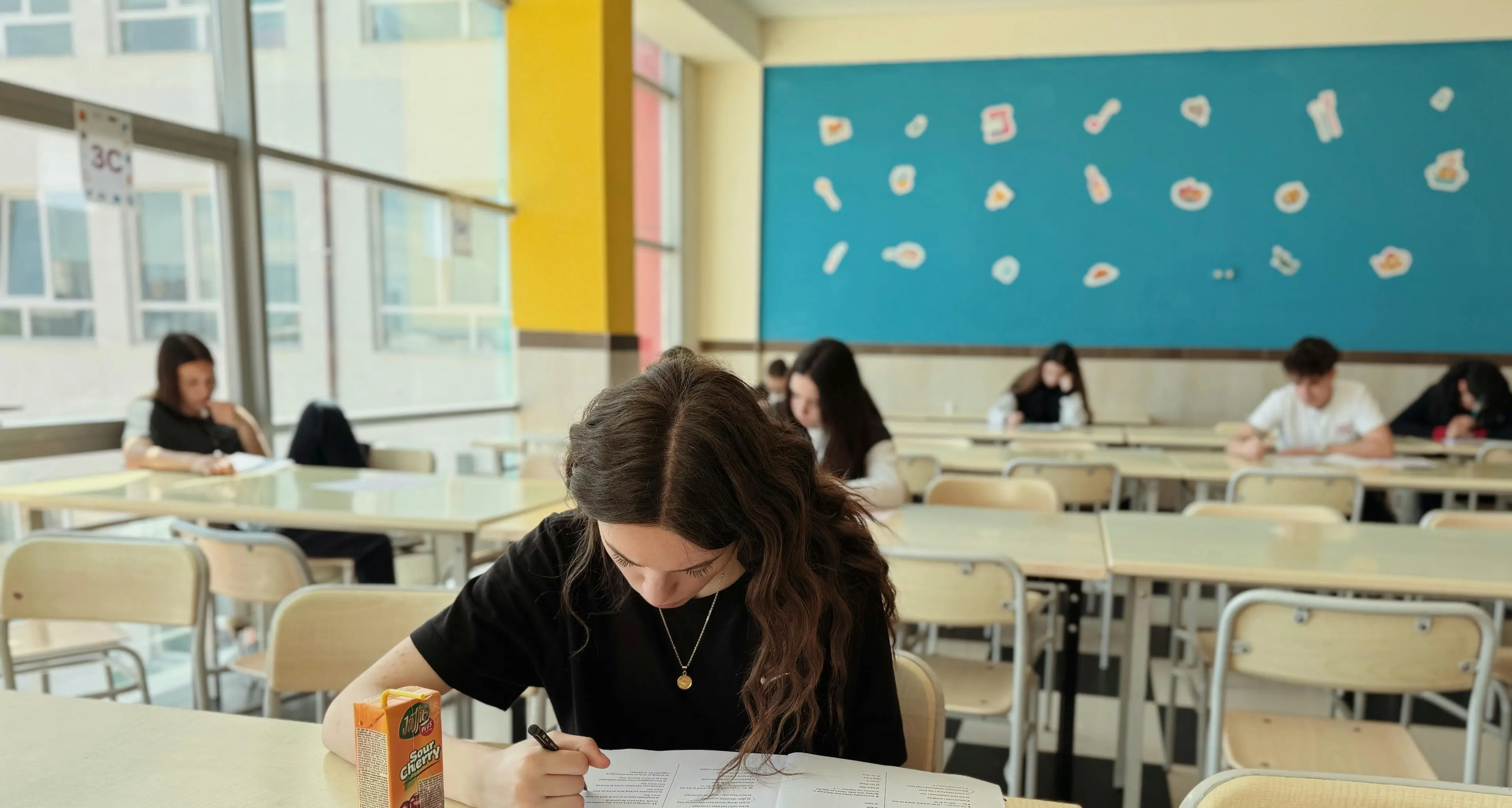 <p>Studenti italiani sopra la media Ocse in lettura, matematica e scienze. Valditara: «<span style=\"color:hsl(0, 75%, 60%);\">Ridotto il divario Nord-Sud</span>»</p>