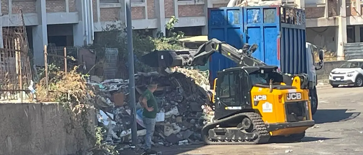 Al via la pulizia straordinaria ad Arghillà nord, il coordinamento di quartiere: «Cassonetti e\u00A0videosorveglianza per non vanificare l’intervento»