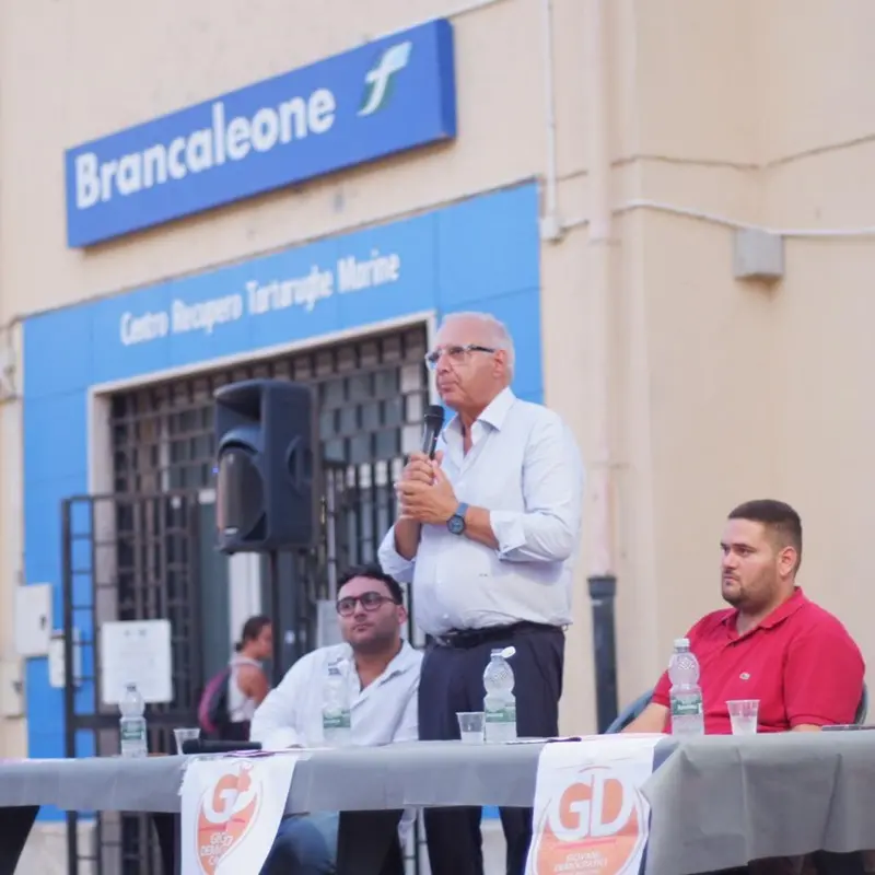 Benedetto a Brancaleone con i Giovani Democratici: «Costruiamo un ponte di ritorno per chi è stato costretto a partire»\n