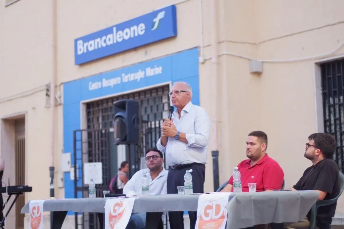 Benedetto a Brancaleone con i Giovani Democratici: «Costruiamo un ponte di ritorno per chi è stato costretto a partire»\n