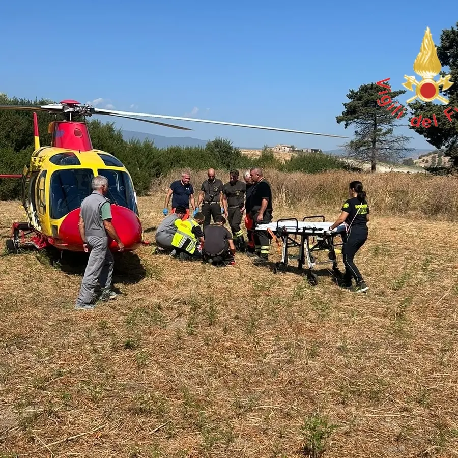 <p>Incidente sulla Statale 106 a Bianco, due feriti: una donna incinta trasferita in elisoccorso</p>