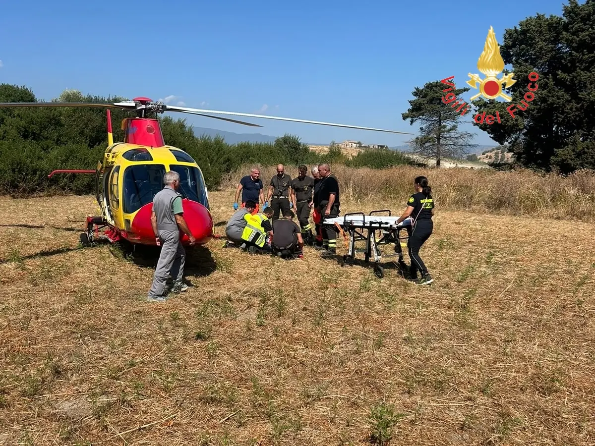 Incidente sulla SS106 a Bianco, due feriti: una donna incinta trasferita in elisoccorso\n