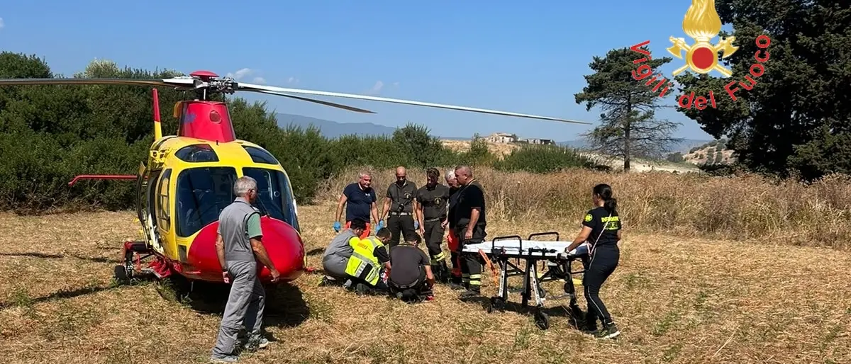 Incidente sulla SS106 a Bianco, due feriti: una donna incinta trasferita in elisoccorso\n