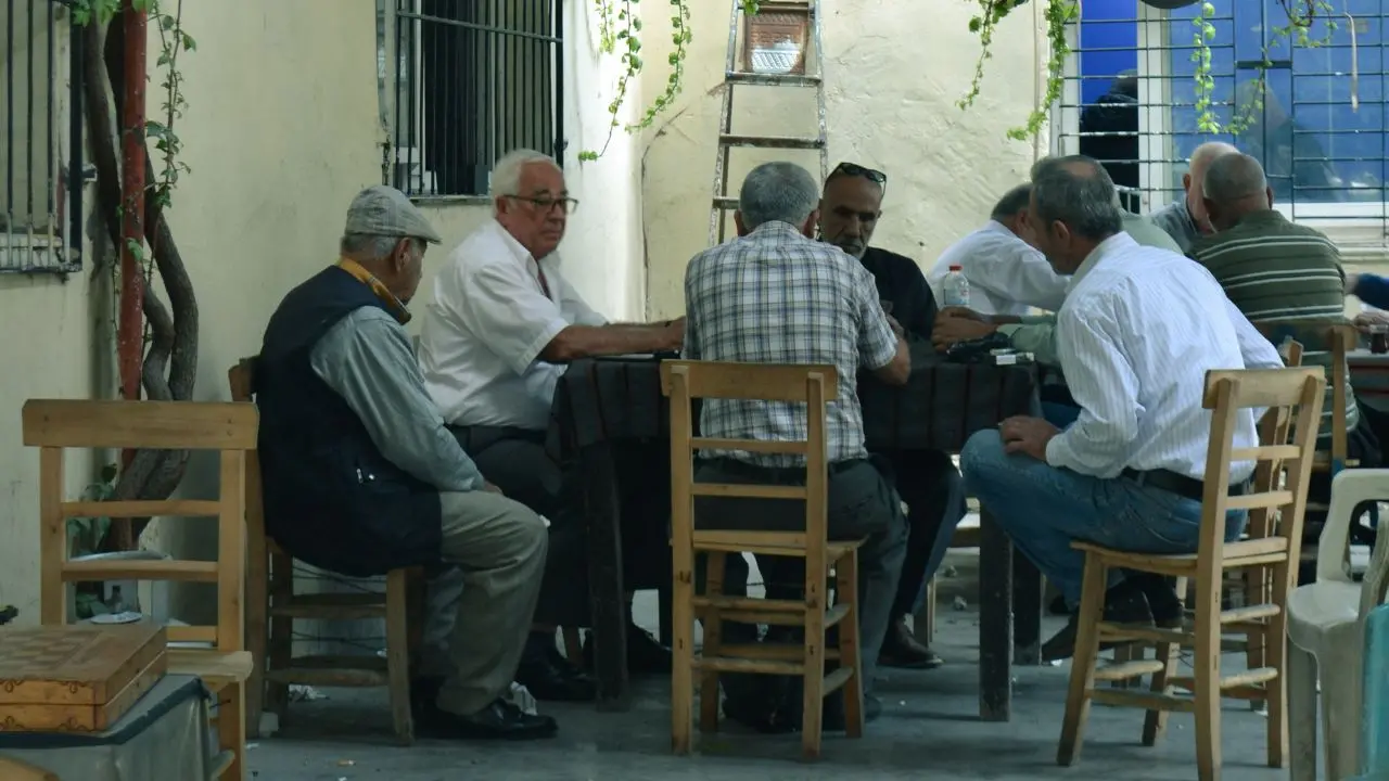Pensioni a 64 anni, ma con un assegno più basso: ecco la proposta che divide il Governo sulla Manovra 2027\n