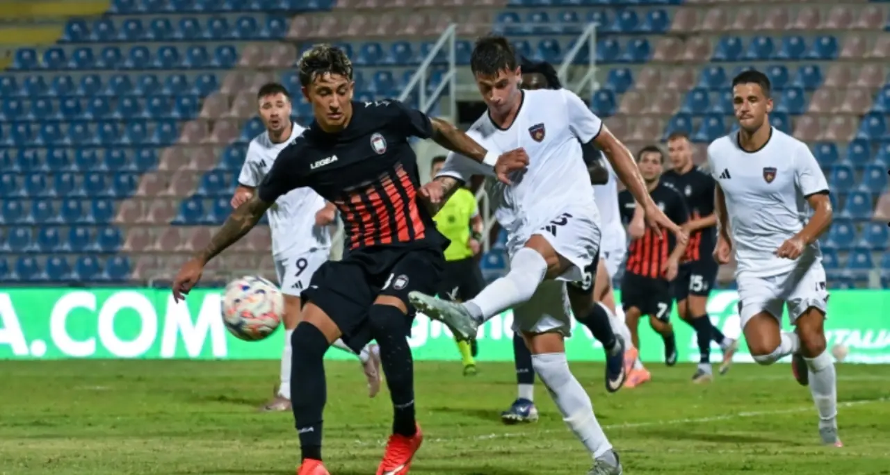 Crotone e Cosenza, partenza da incubo in Serie C: la classifica è già un campanello d’allarme\n