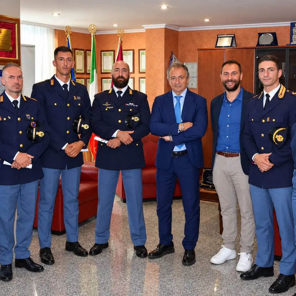 Dalle indagini sui tifosi ai sequestri di armi e droga, il questore di Vibo premia tre poliziotti che si sono distinti nel loro lavoro\n