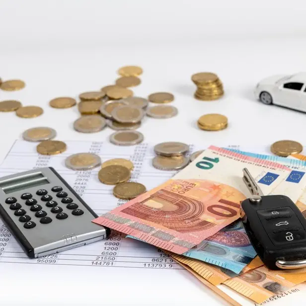 <p>Assicurazione auto, in Calabria l’auto costa 633 euro: premi in calo dell’8,8%</p>