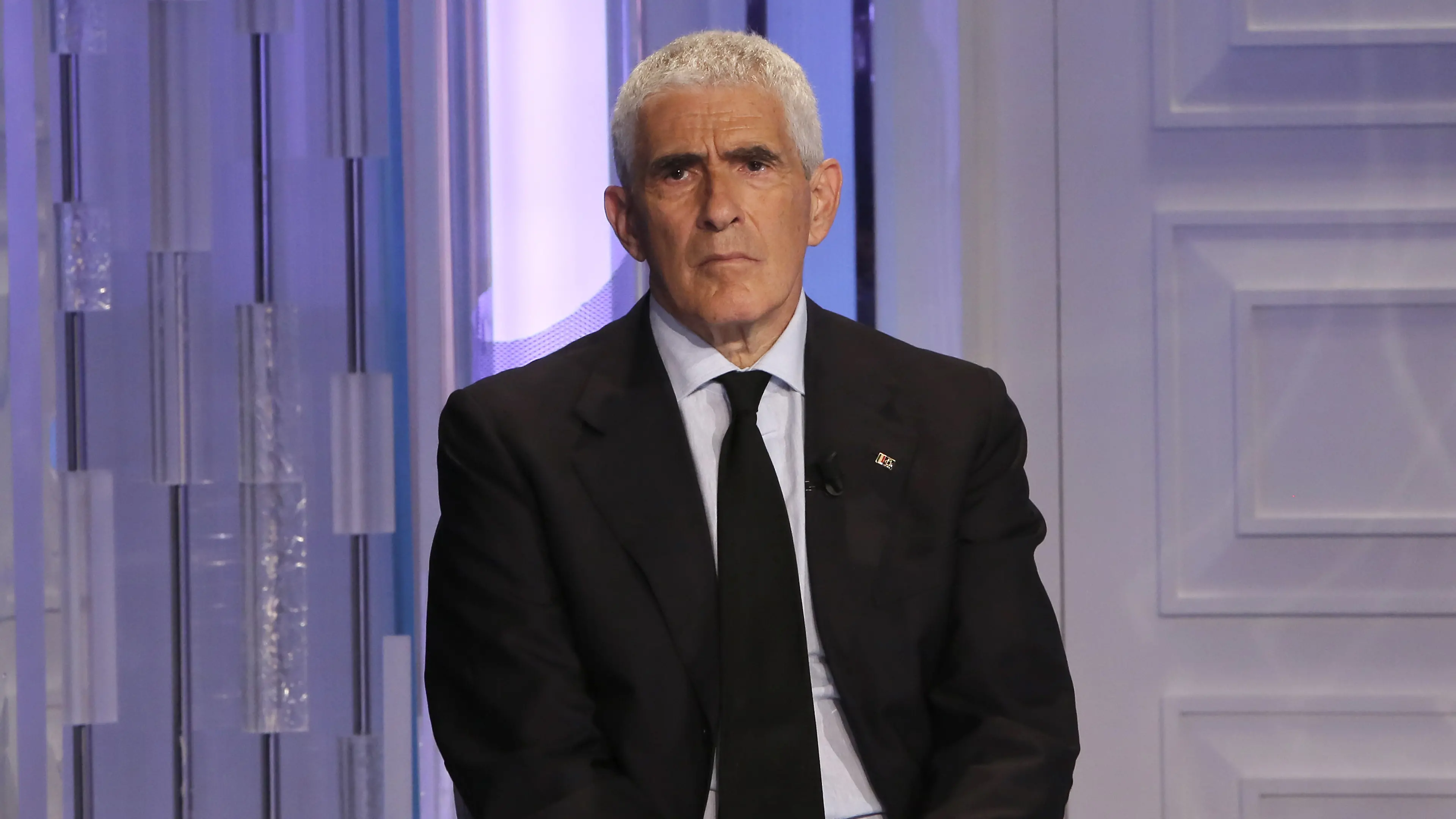 <p>I <span style=\"color:hsl(0, 75%, 60%);\">parlamentari eterni</span>: decenni nei palazzi mentre l’Italia cambia rapidamente. Casini è lì da 43 anni</p>