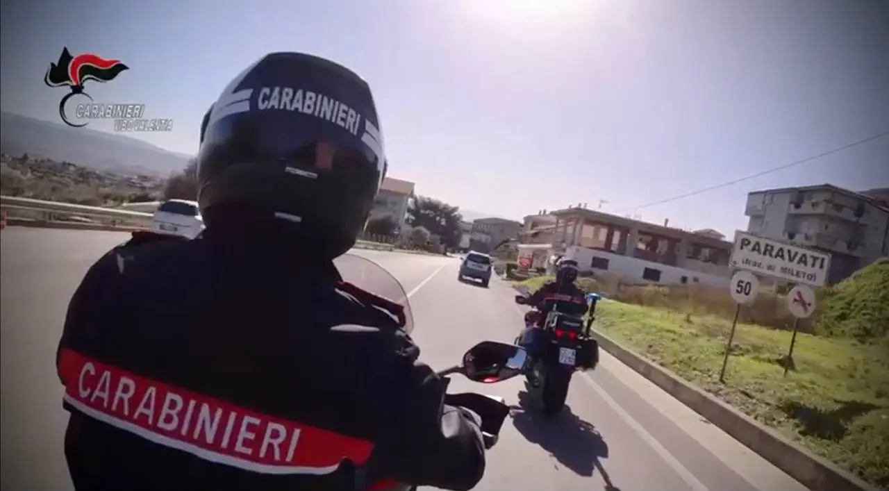 Mileto, sorpresi nel giardino di una casa di Paravati con passamontagna e piede di porco: due arresti\n