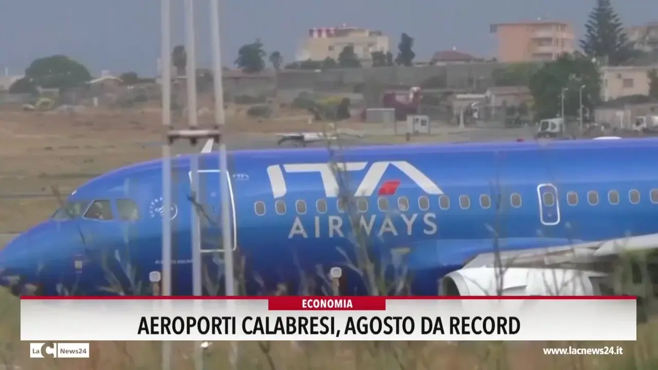 Aeroporti calabresi, agosto da record