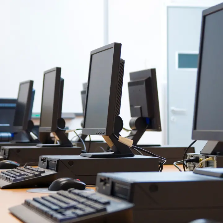 Il divario digitale pesa sulla Calabria: solo il 27,2% delle scuole ha un’aula informatica\n