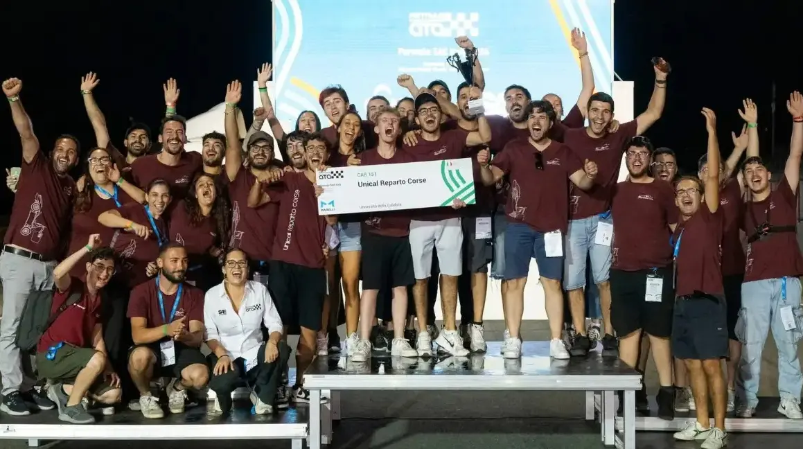 Unical Reparto Corse domina la Formula Sae\u00A0Italy 2026: doppio successo nella categoria elettrica e nel Business Plan\n
