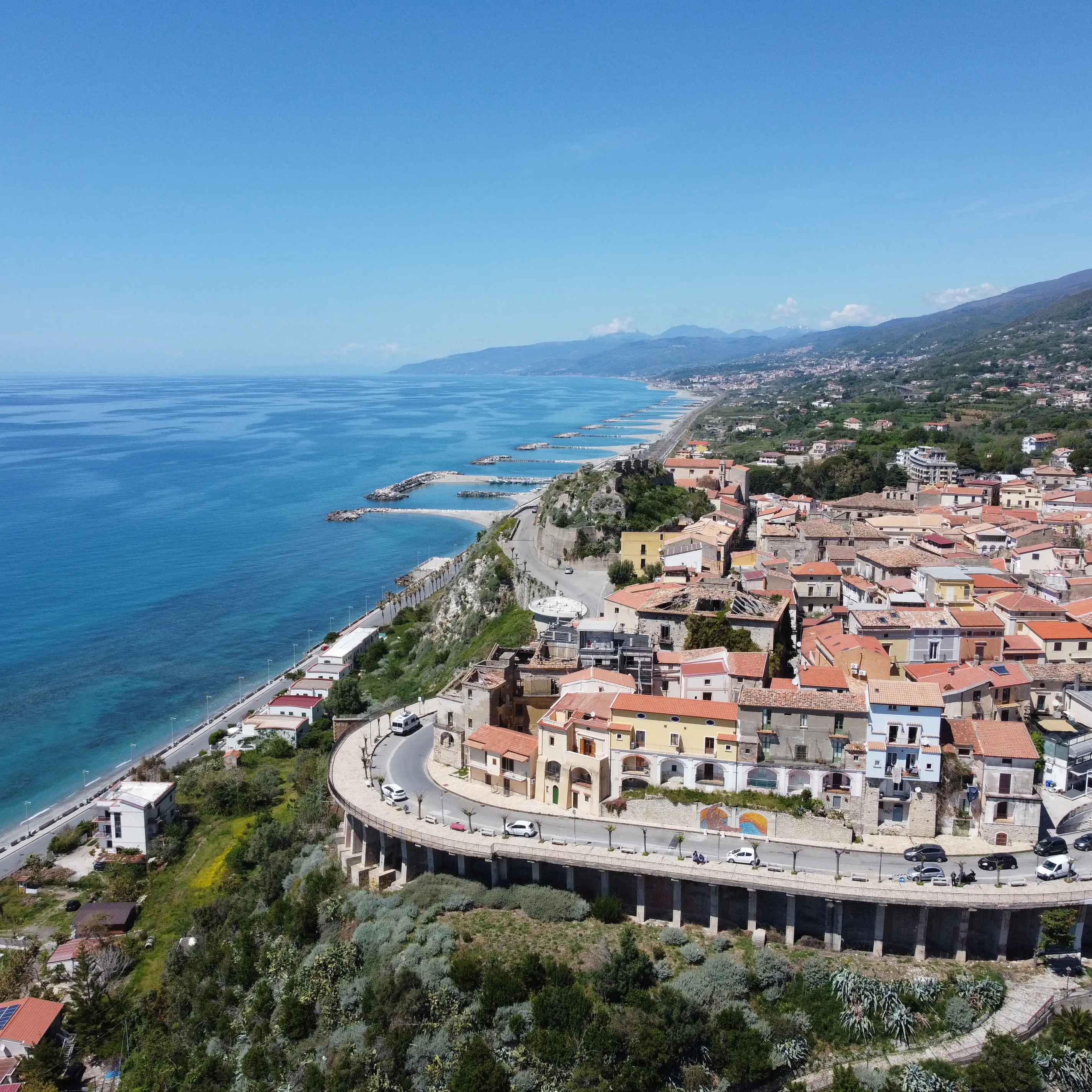 San Lucido, fa troppo caldo e il sindaco proroga l’inizio dell’anno scolastico\n