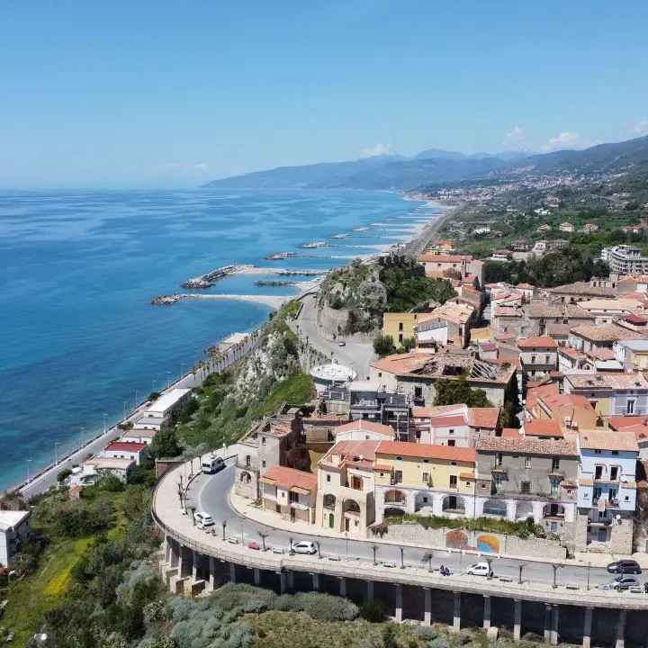 San Lucido, fa troppo caldo e il sindaco proroga l’inizio dell’anno scolastico\n